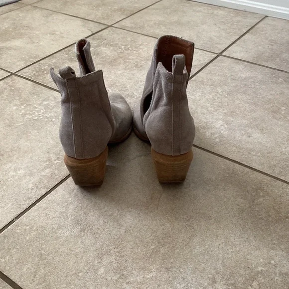 Great short boot for Spring and Fall. Greyish , brown suede. Great condition. - Picture 3 of 6